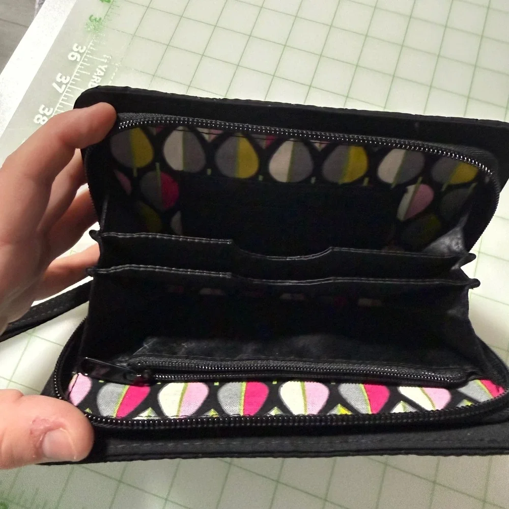 Y2K Vera Bradley Wristlet Wallet Zip Classic Quilted Black Leaf print interior